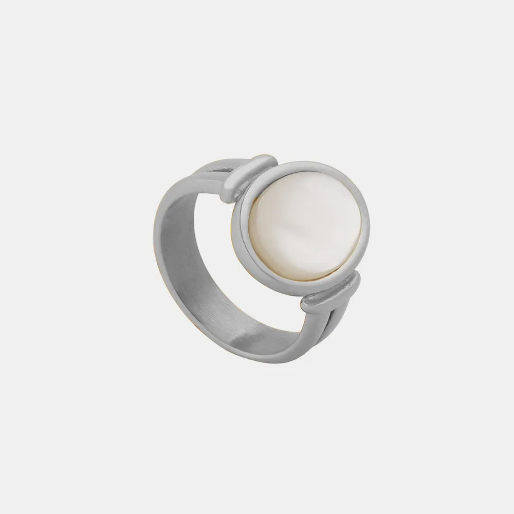 Vintage white seashell charming ring