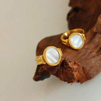 Vintage white seashell charming ring