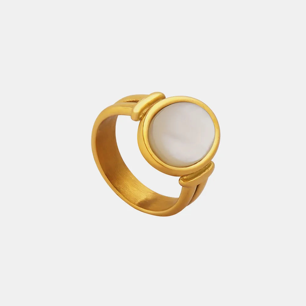 Vintage white seashell charming ring