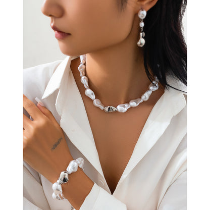 French retro imitation pearl Baroque necklace