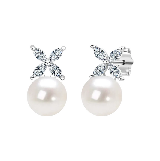 Fashionable freshwater pearl earrings