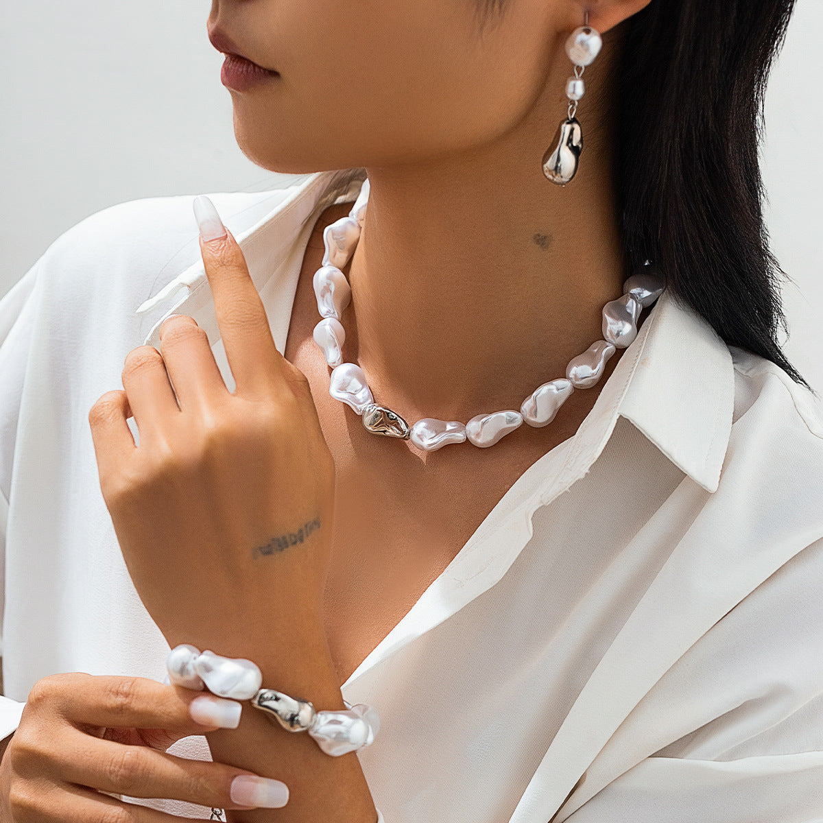 French retro imitation pearl Baroque necklace