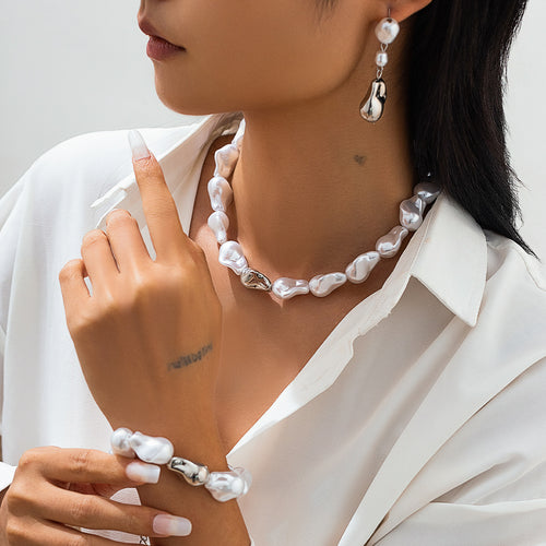 French retro imitation pearl Baroque necklace